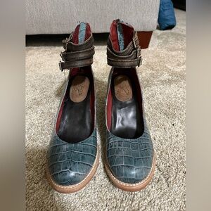 Never worn FreeBird Randi Green Tortoise heels.